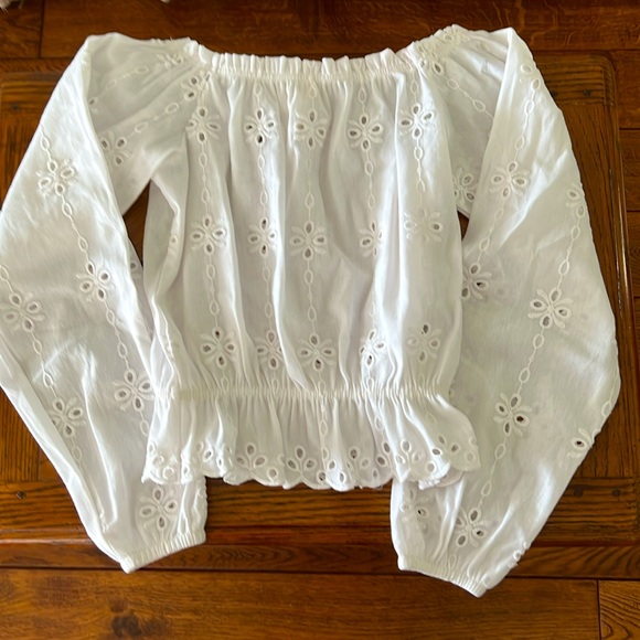 H&M Tops - Cute White Eyelet Boho Top